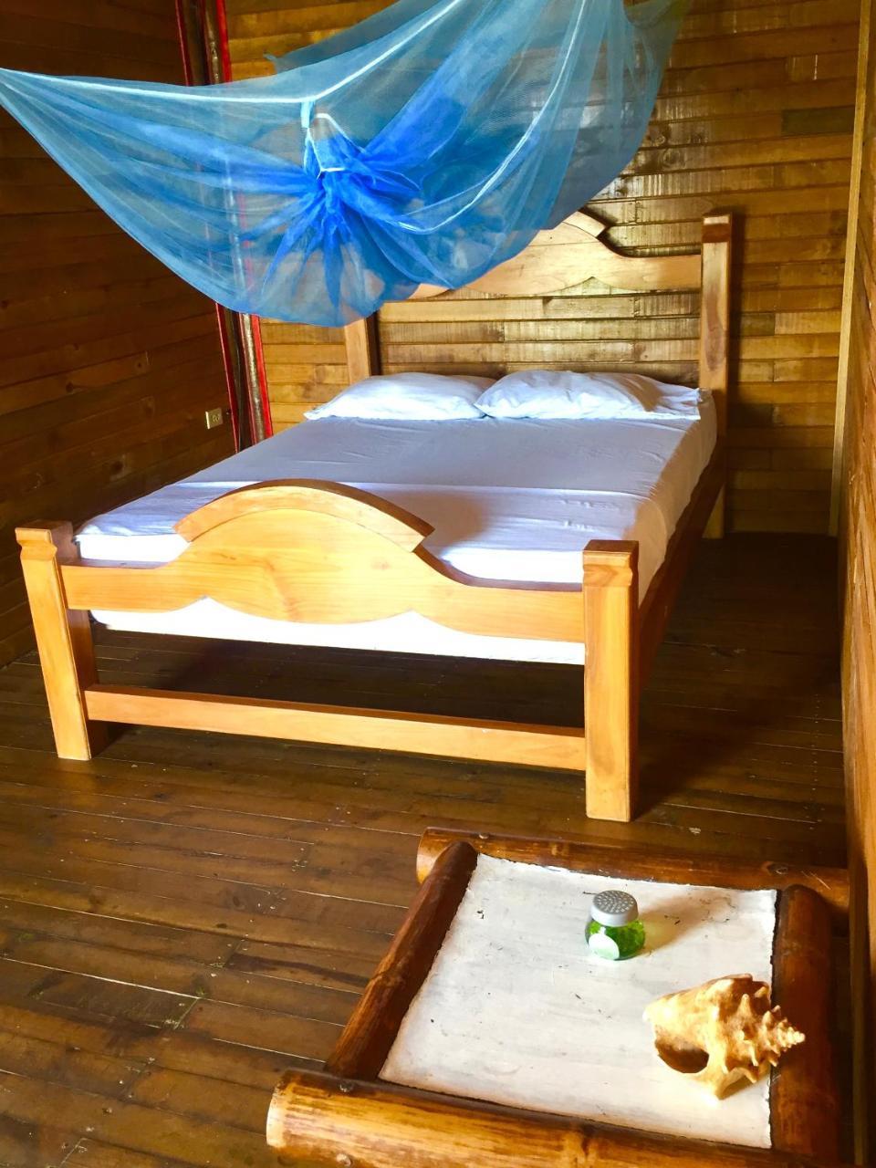 ISLA ROOTS HOSTEL - Updated 2024 Prices & Reviews (Isla Tintipan